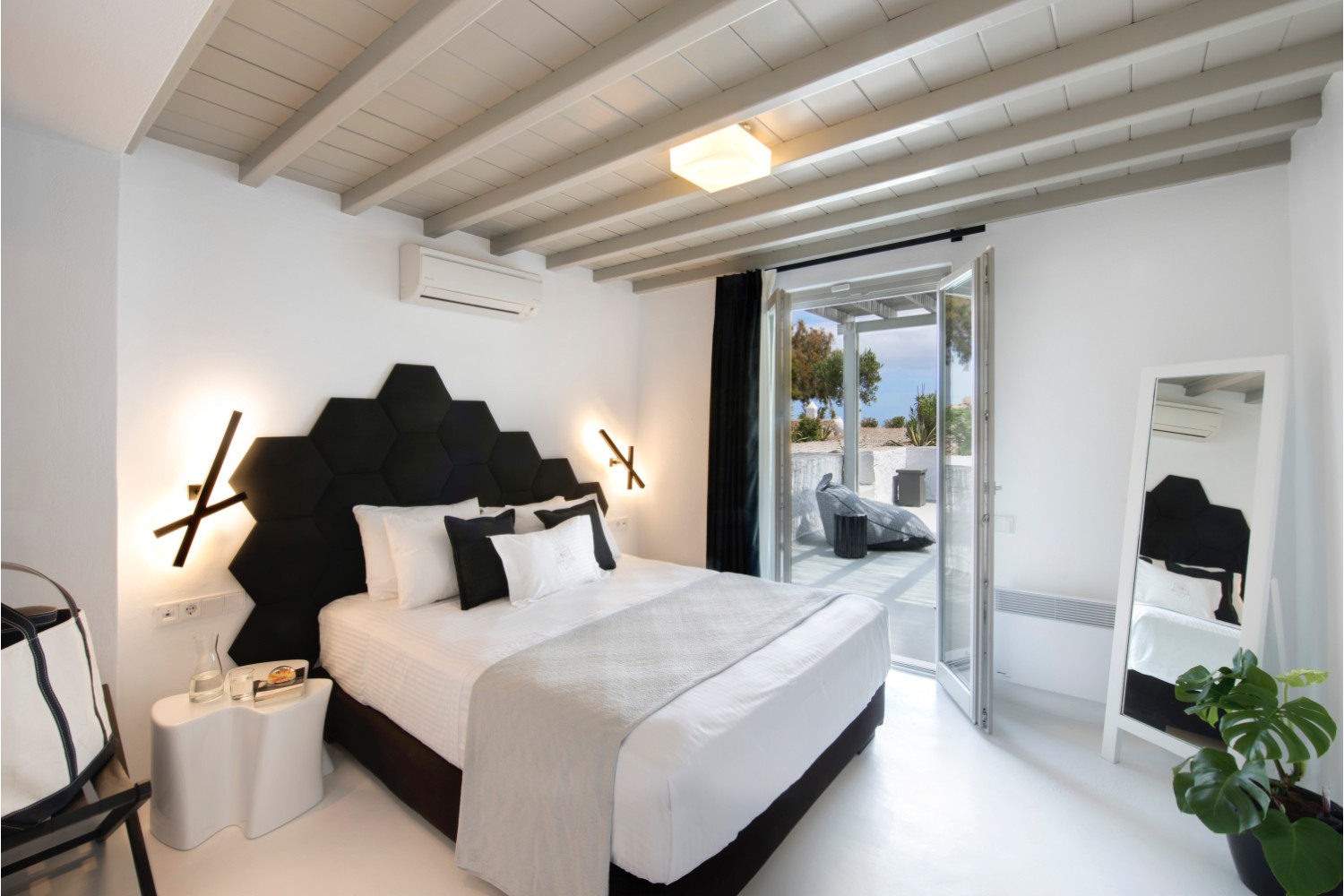 Amalgam Homes Dafni villa, Mykonos island: image interior gallery